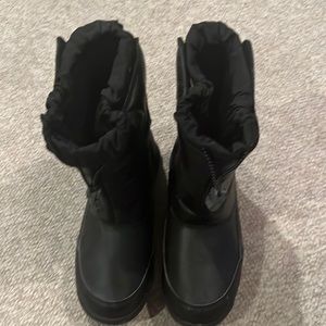 Lands End Size 5 boys boots